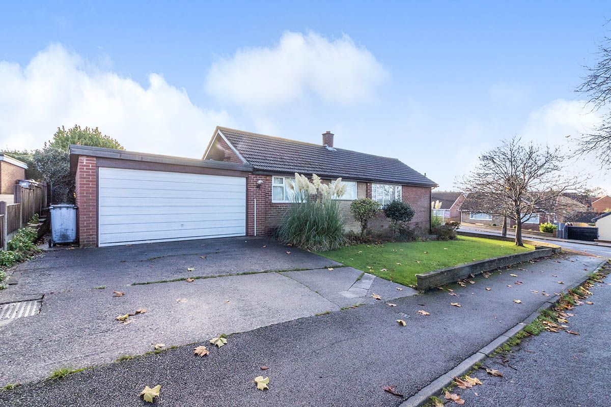 3 bed bungalow for sale in Limes Avenue, Barnsley, South Yorkshire S75