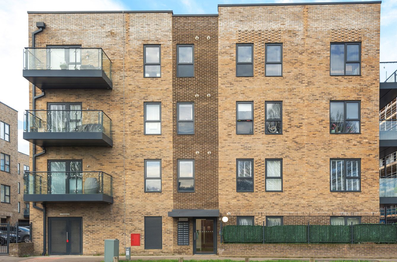 2 bed flat for sale in Oxhey Drive, Watford, Watford, Watford WD19 Zoopla