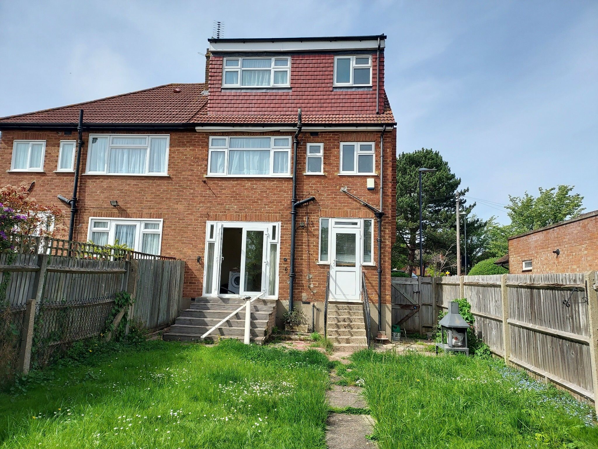 4 bed semidetached house to rent in Whitegate Gardens, Harrow Weald