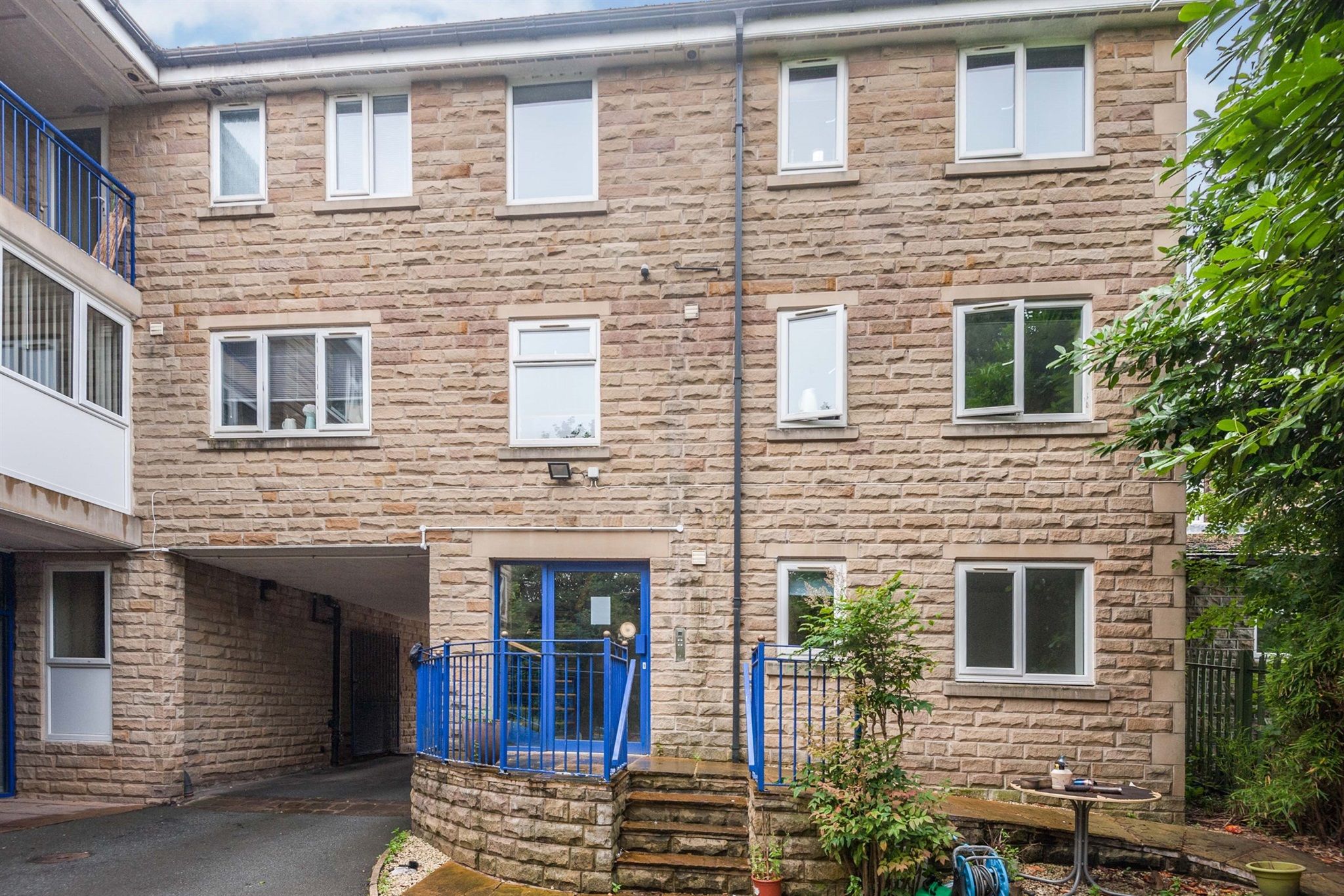 Wood Lane, Newsome, Huddersfield HD4  