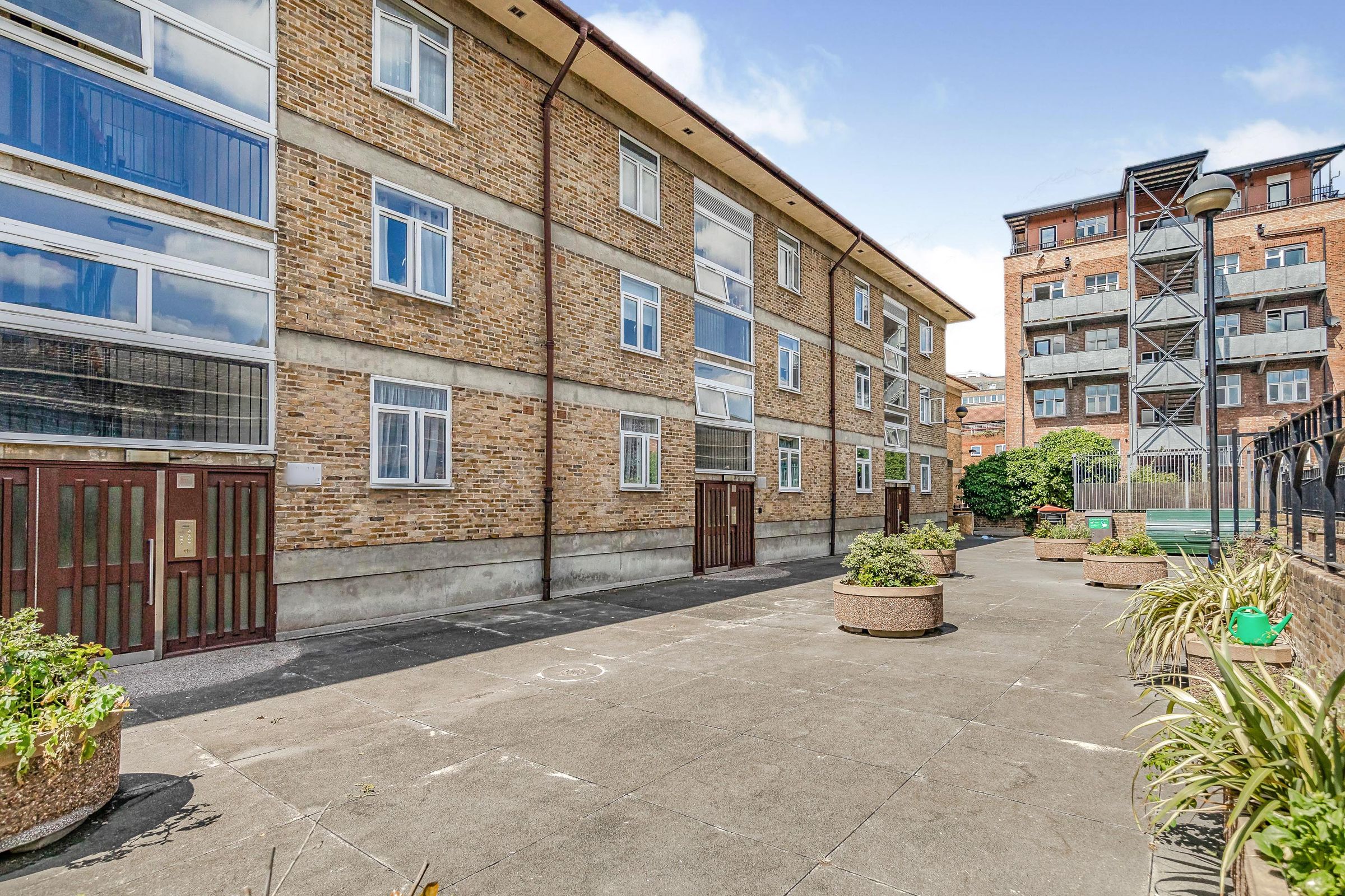 Hows Street, London E2