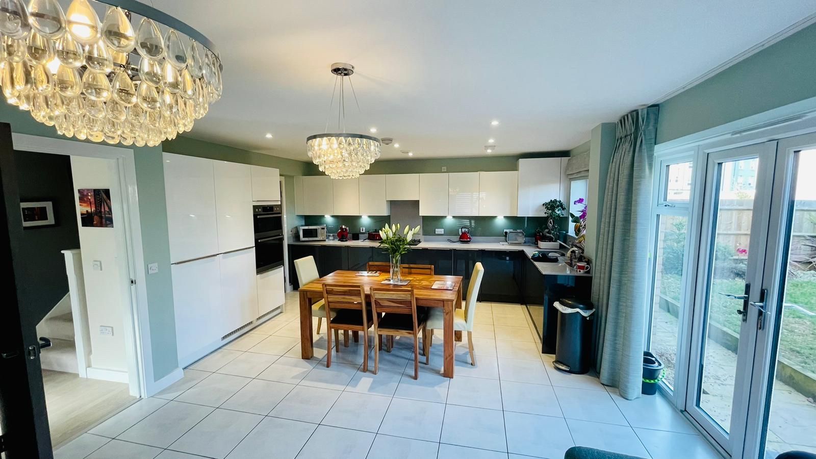 Kennett Lane, Chertsey KT16