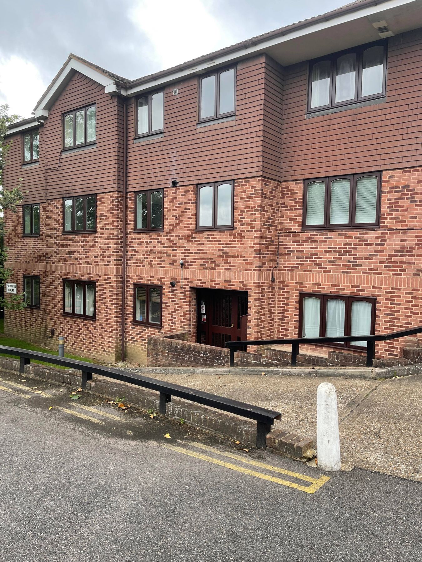 1 bed flat to rent in Frenches Court, Redhill RH1 Zoopla