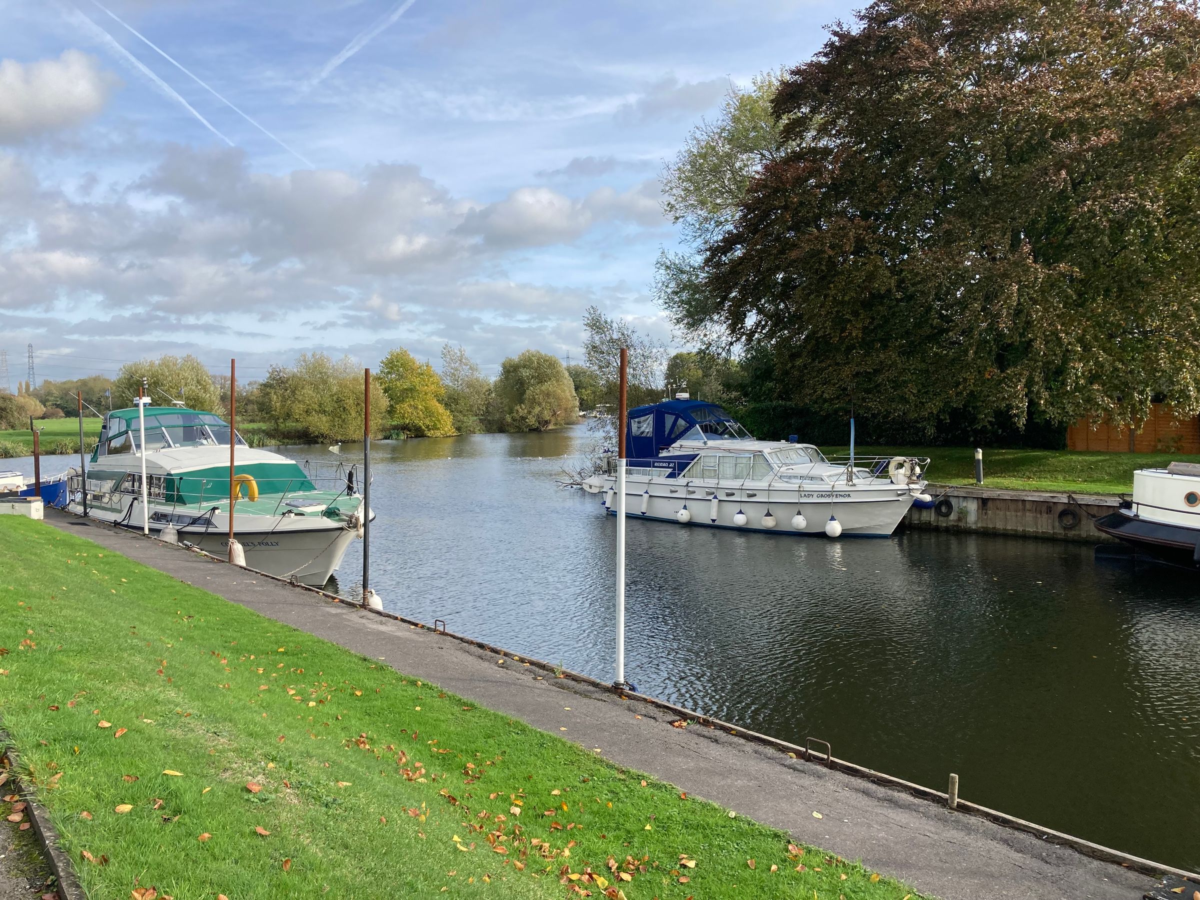 New home, 2 bed houseboat for sale in Bates Wharf Marina, Bridge Road