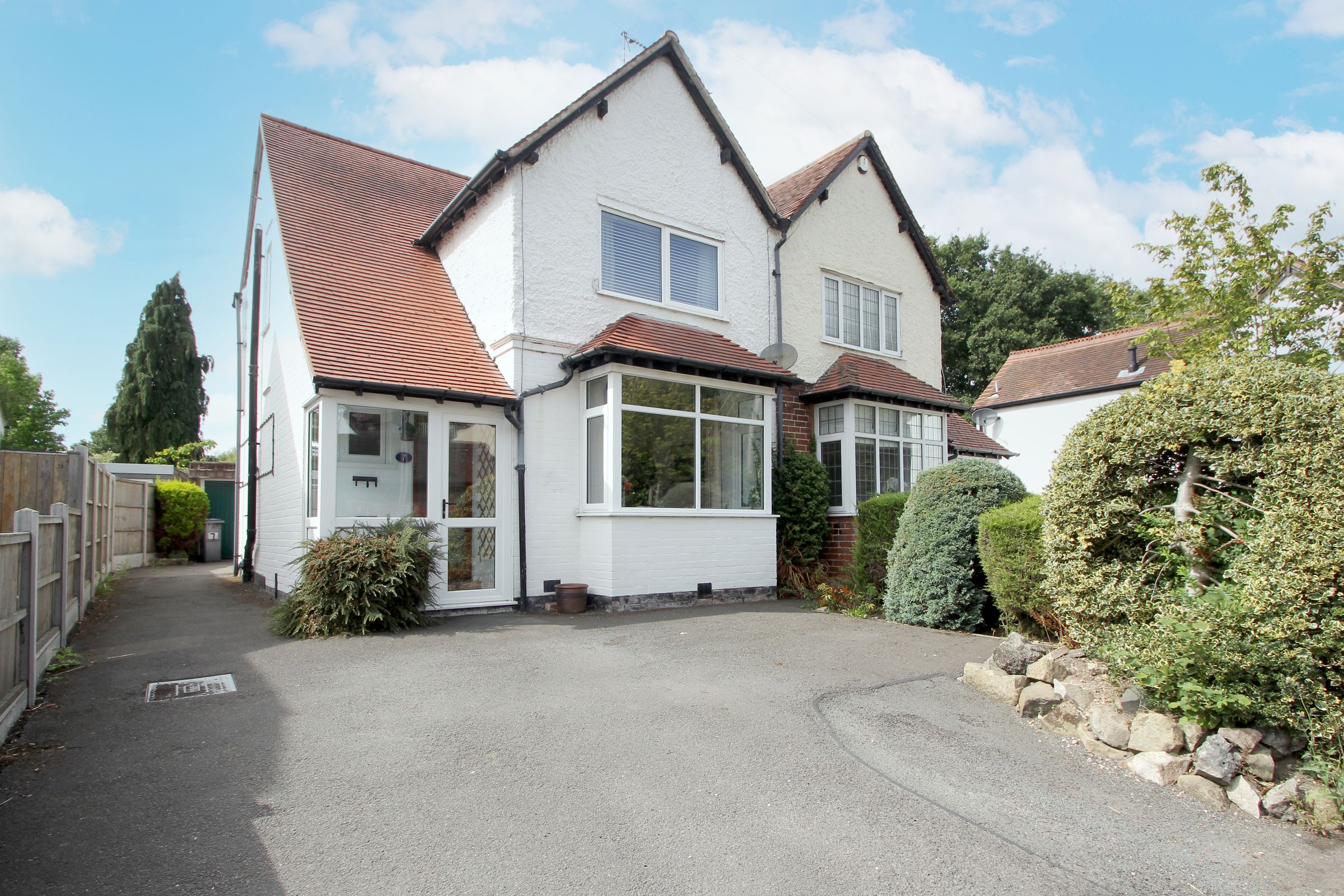 3 bed semidetached house for sale in Bickenhill Lane, CatherineDe