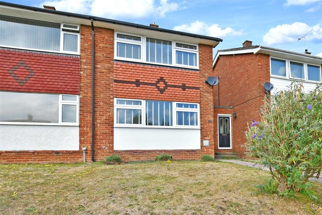 3 bed semidetached house for sale in Reginald Avenue, Cuxton