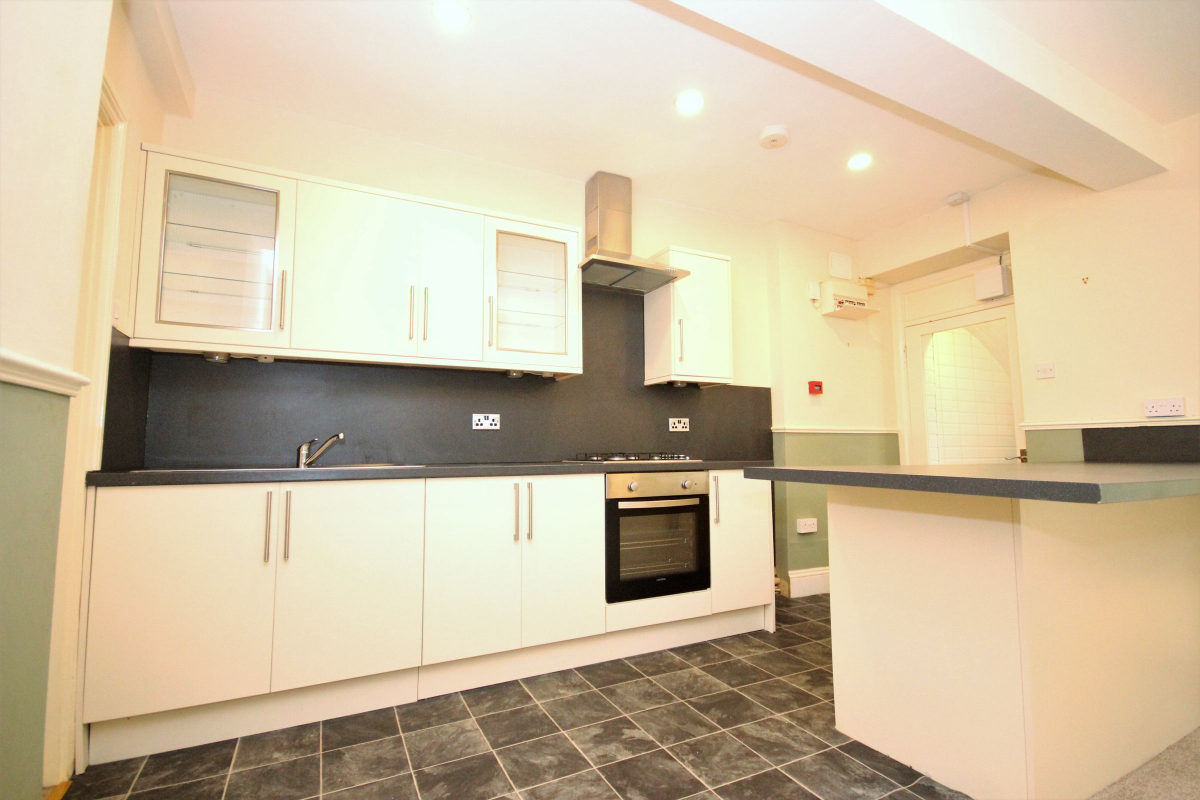 2 bed flat to rent in Connaught Avenue, Mannamead, Plymouth PL4 Zoopla