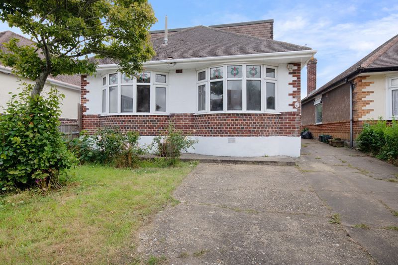 4 bed bungalow for sale in Old Farm Road, Oakdale, Poole BH15 Zoopla