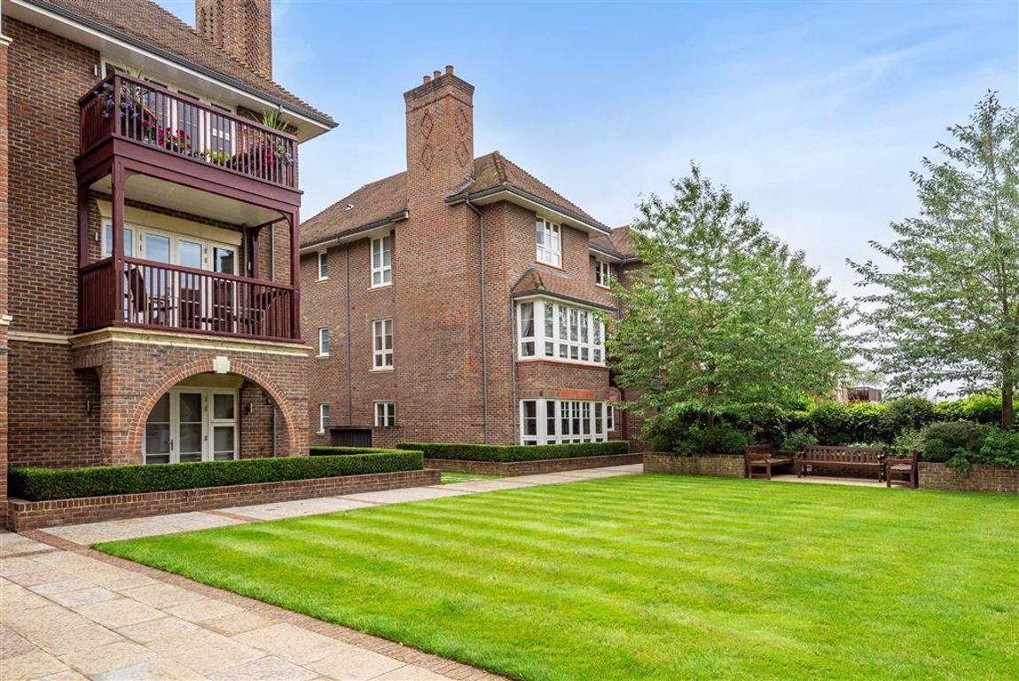Mill Hill Place, Mill Hill, London NW7  