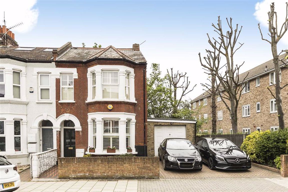 3 bed property for sale in Hydethorpe Road, London SW12 Zoopla