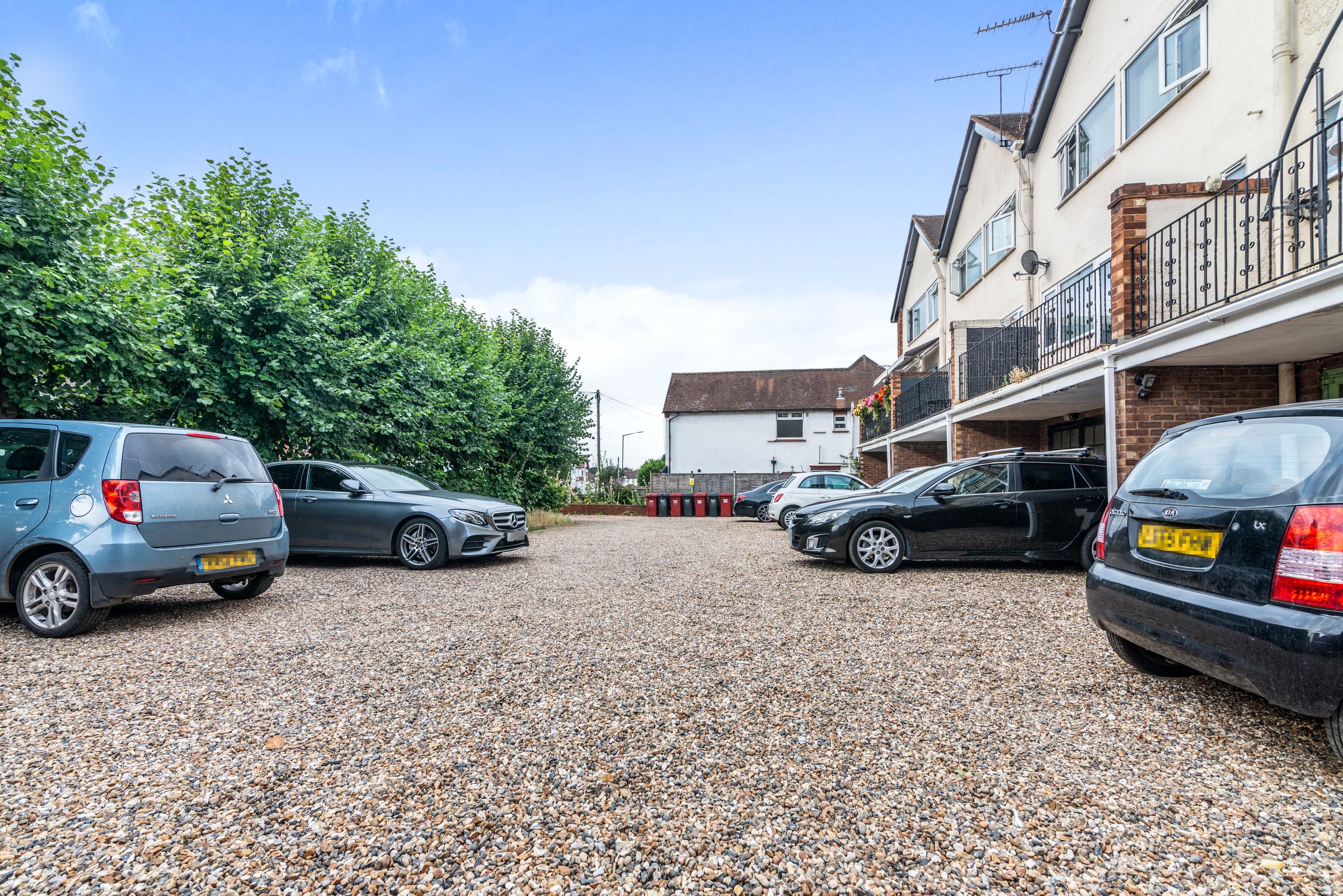 3 bed flat for sale in Yew Tree Road, Slough SL1 Zoopla