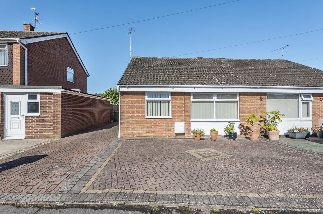 2 bed bungalow for sale in Keats Close, Royal Wootton Bassett SN4 Zoopla