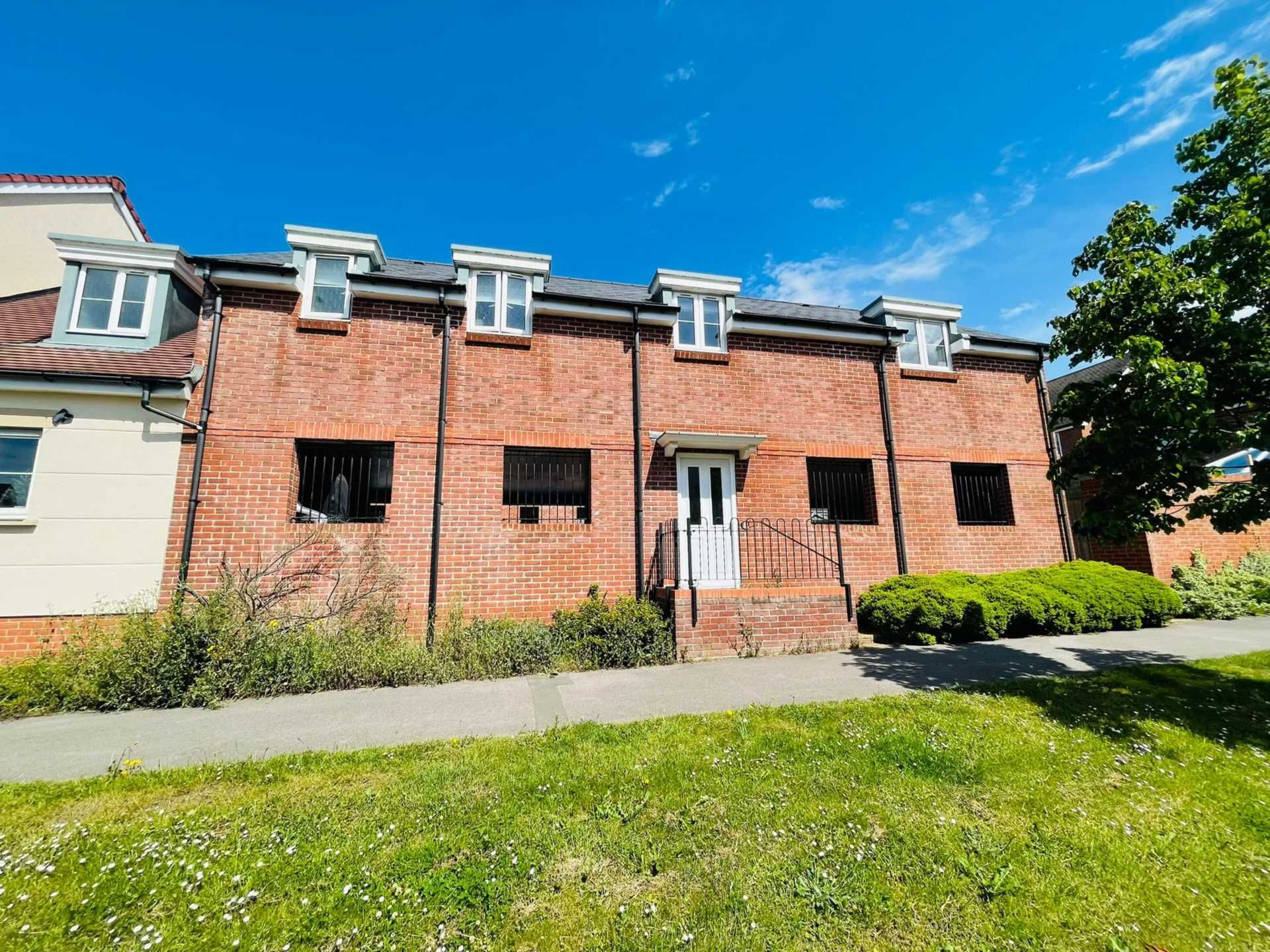 2 bed parking/garage for sale in Kittiwake Chase, Park RG12