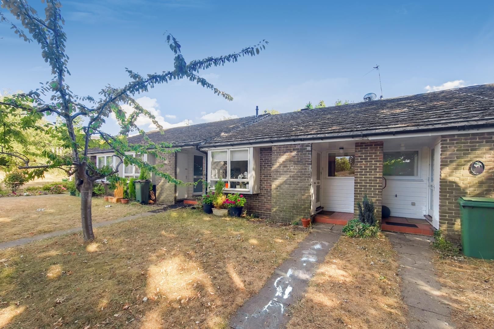 2 bed bungalow for sale in Marlborough Drive, Weybridge KT13 Zoopla