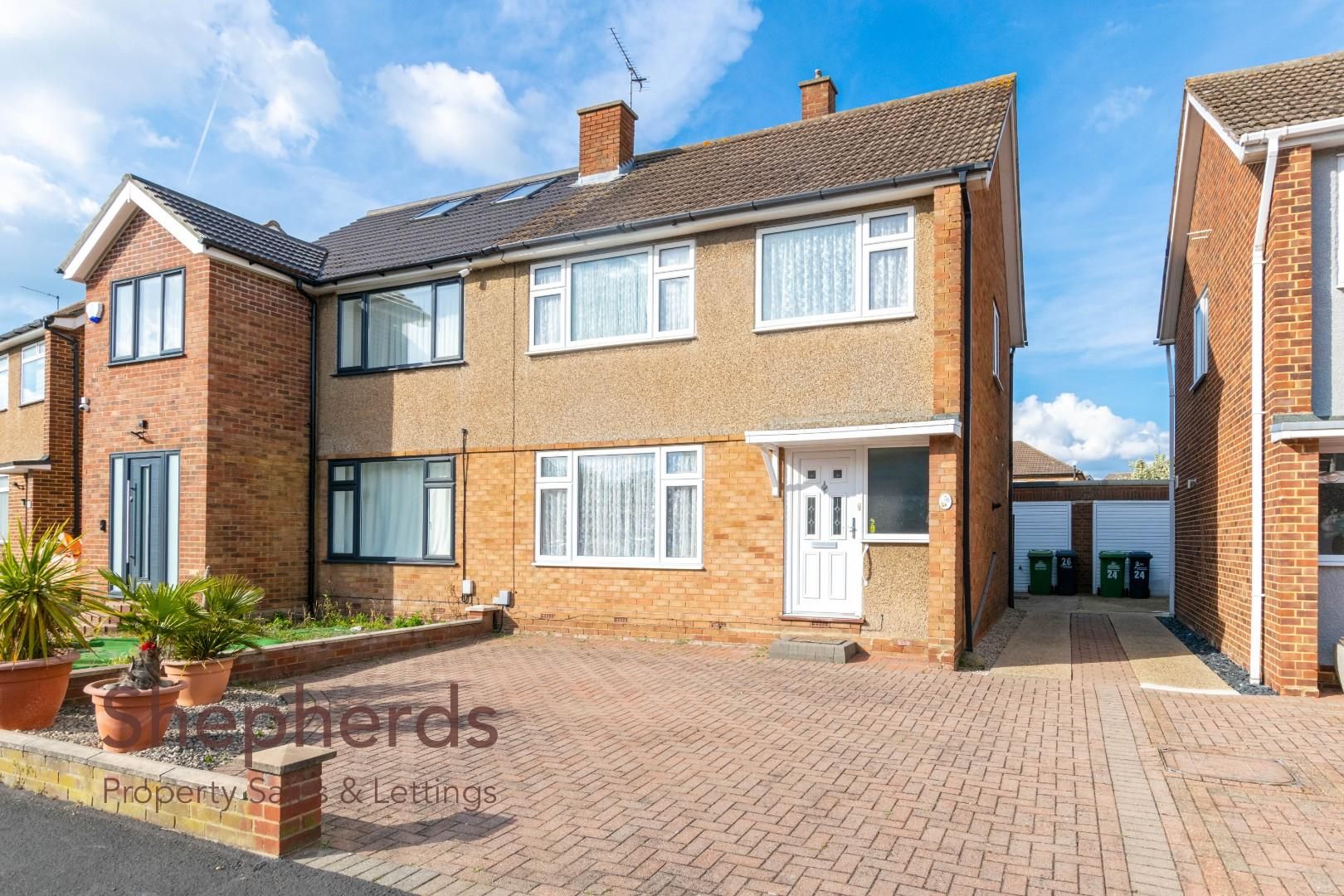 3 bed semidetached house for sale in Ashdown Crescent, Cheshunt