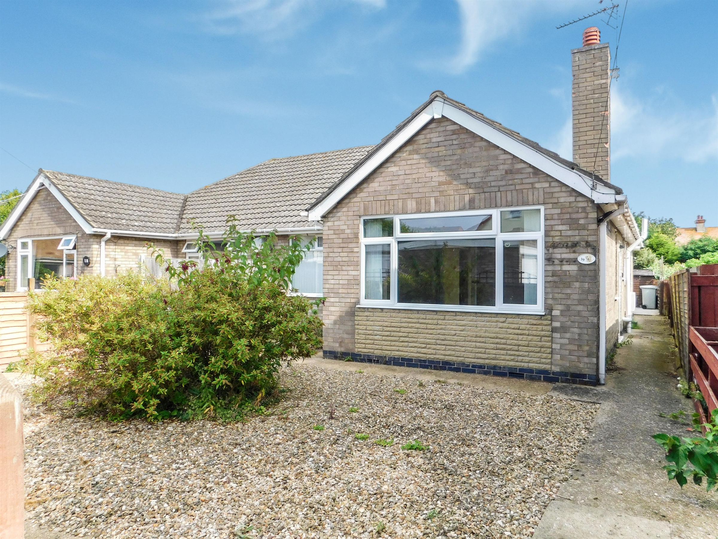 2 bed semidetached bungalow for sale in Dormy Avenue, Skegness, Lincs PE25 Zoopla