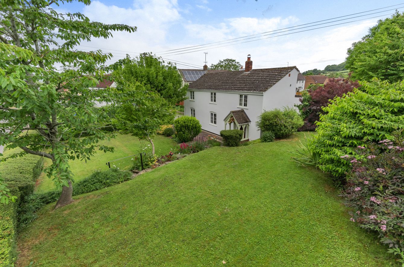 5 bed detached house for sale in Broad Town, Broad Town, Wiltshire SN4