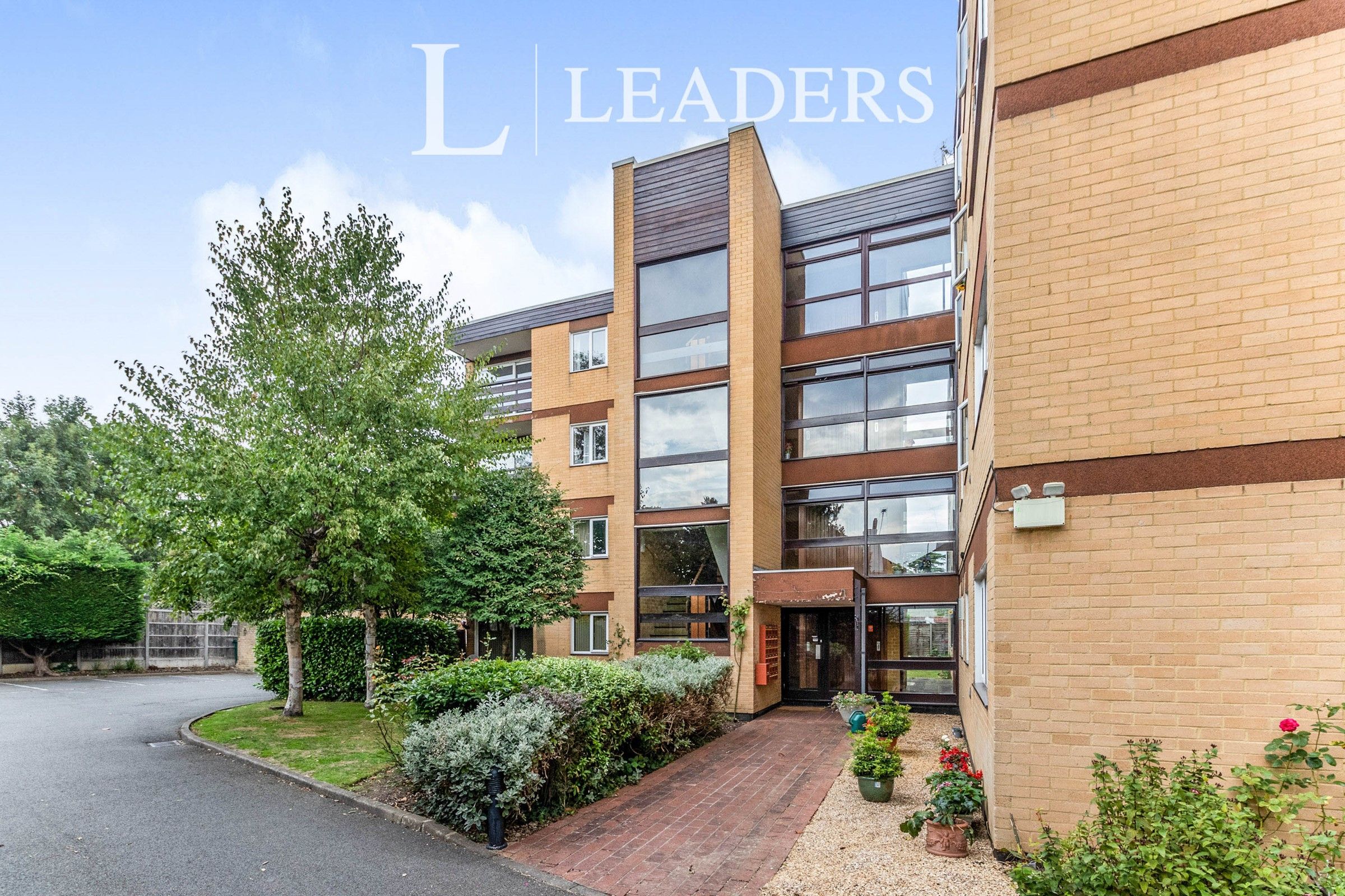 2 bed flat to rent in River Mead House, Thames Street, Lower Sunbury