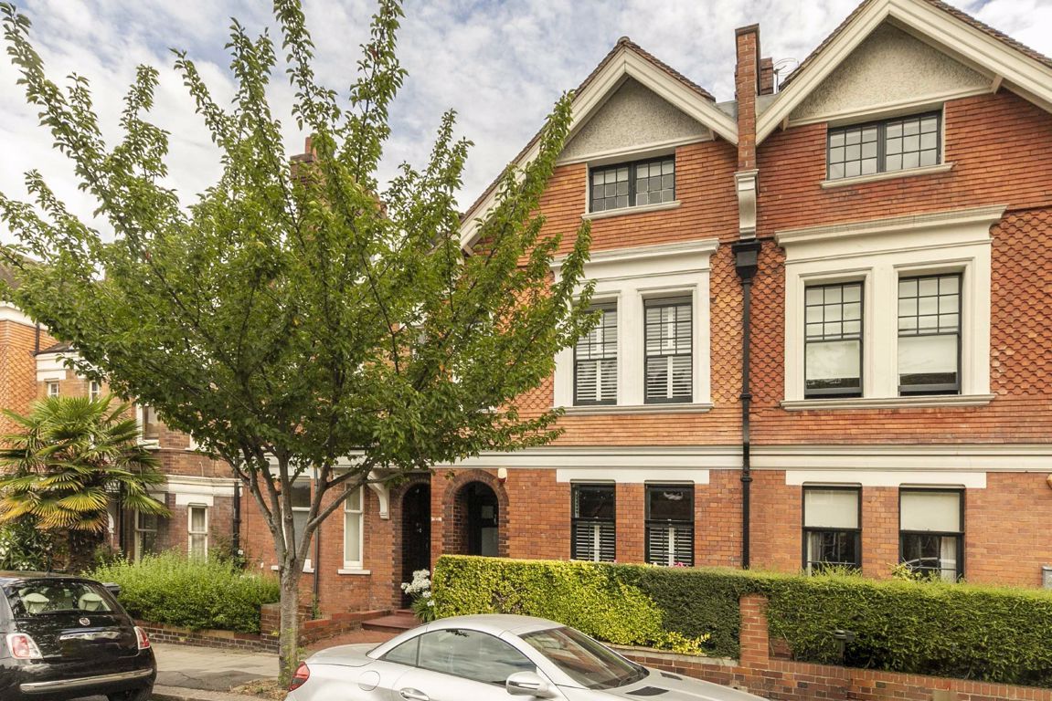 4 bed property for sale in Avenue, London SW2 Zoopla