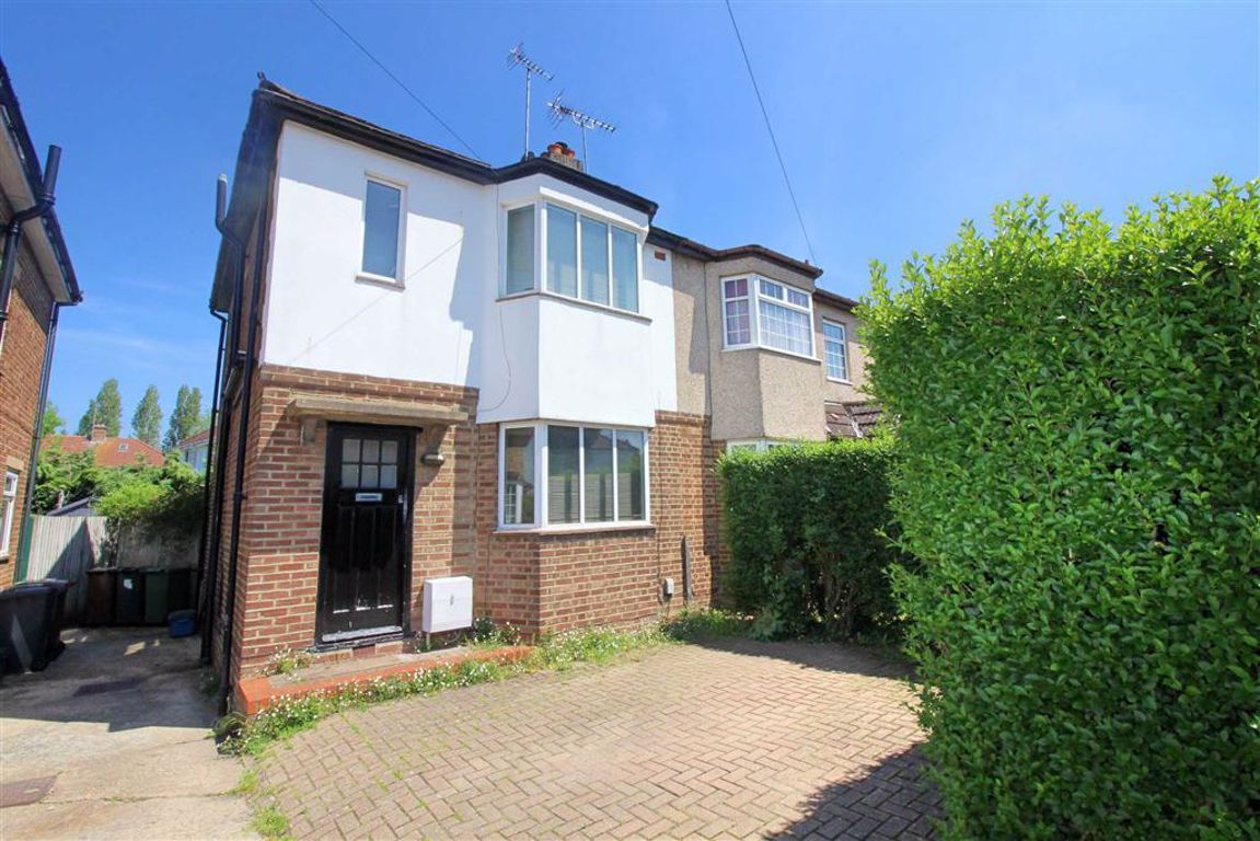 3 bed semidetached house for sale in Cardinal Avenue, Borehamwood