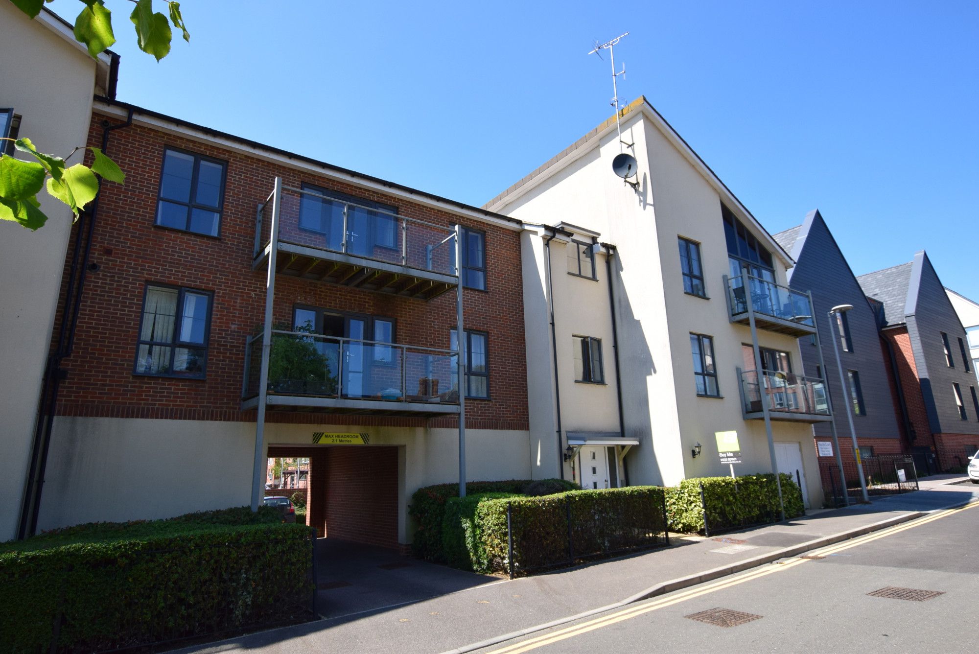 2 bed flat to rent in James Ewart Avenue, Repton Park, Ashford, Kent
