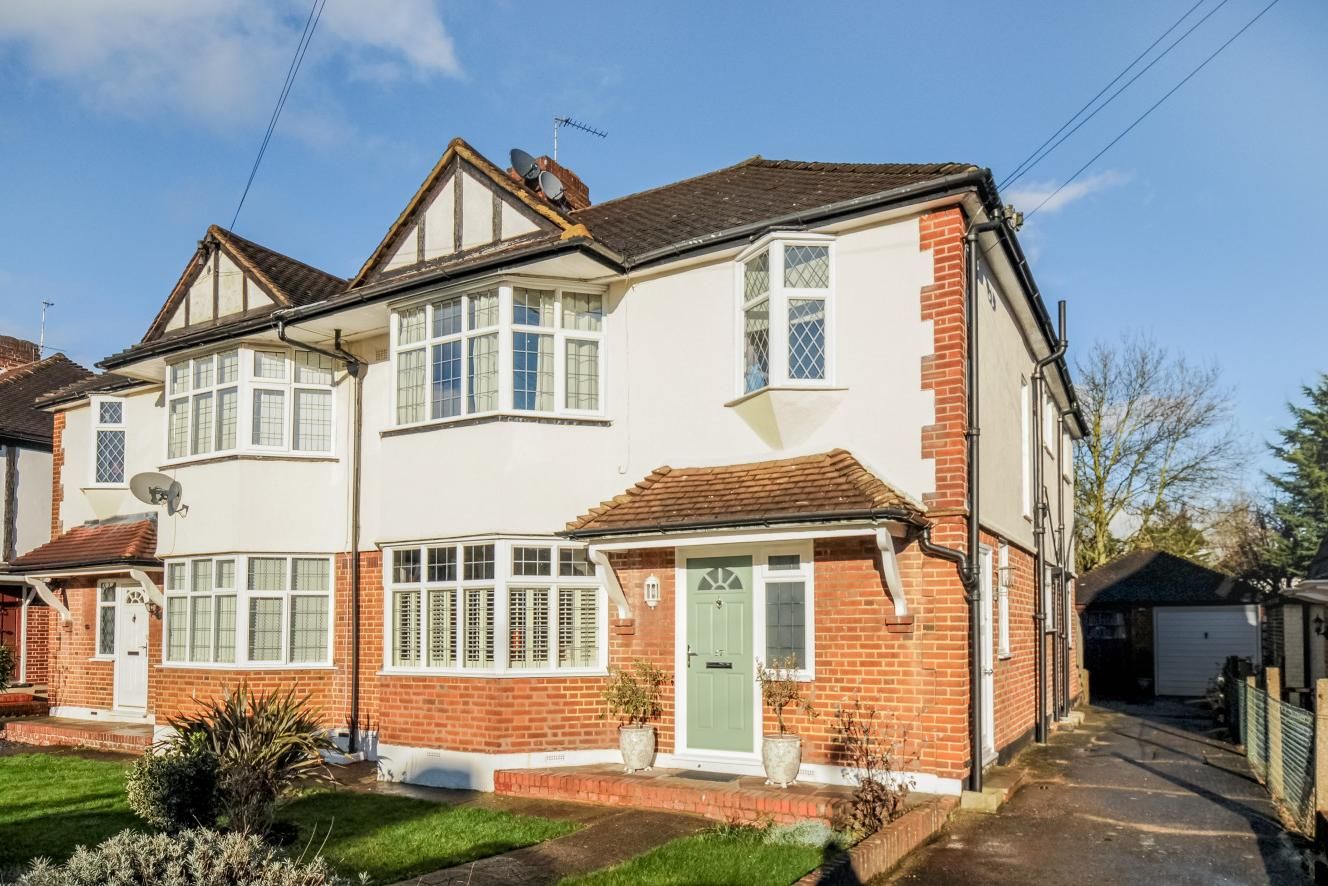 2 bed to rent in Aboyne Drive, Raynes Park SW20 Zoopla