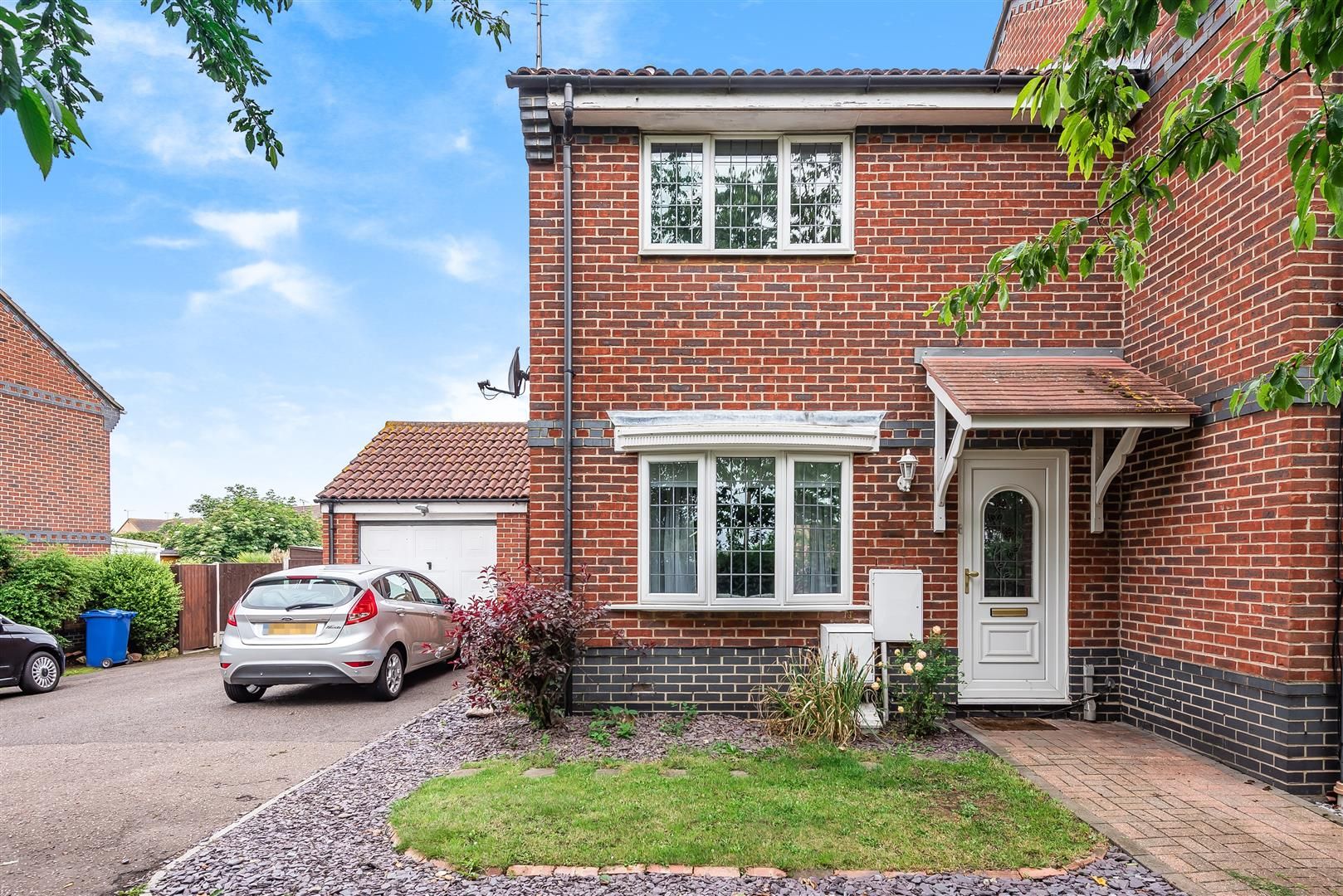 3 bed end terrace house for sale in Chelmer Drive, South Ockendon RM15