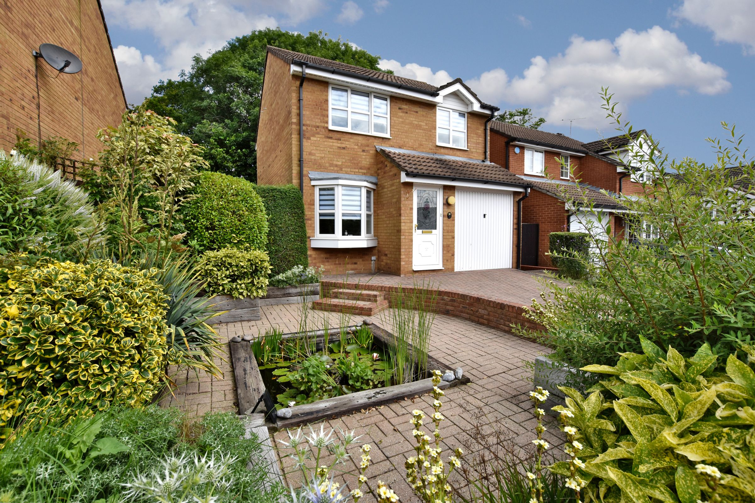 Lamb Close, Garston, Watford WD25  