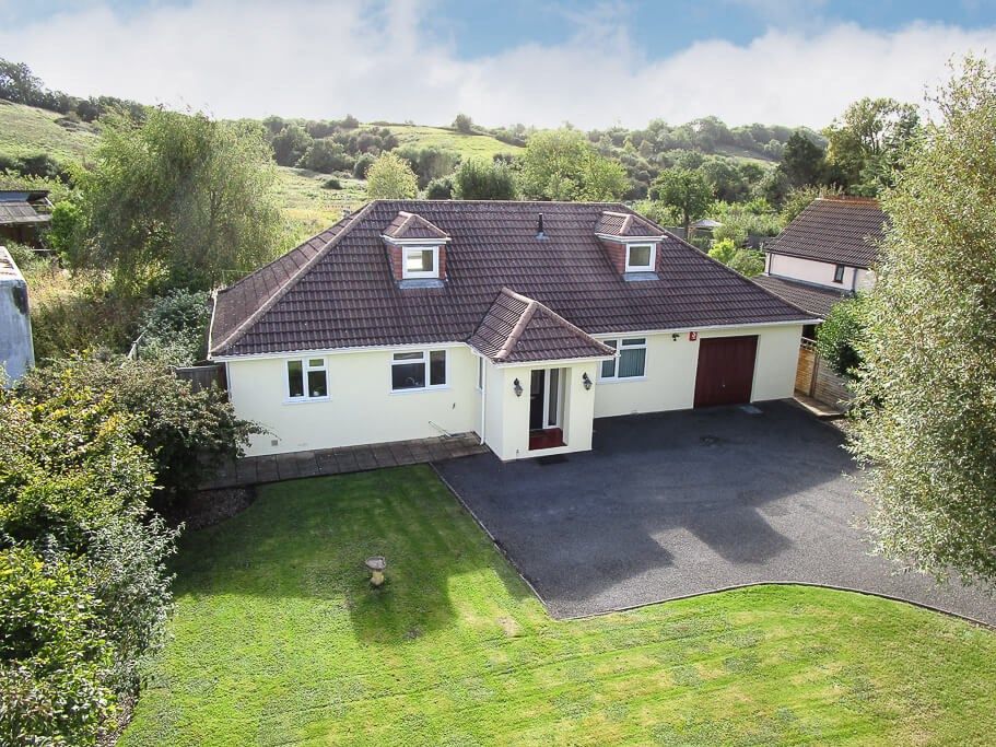 4 bed detached bungalow for sale in Burton Row, East Brent, Highbridge