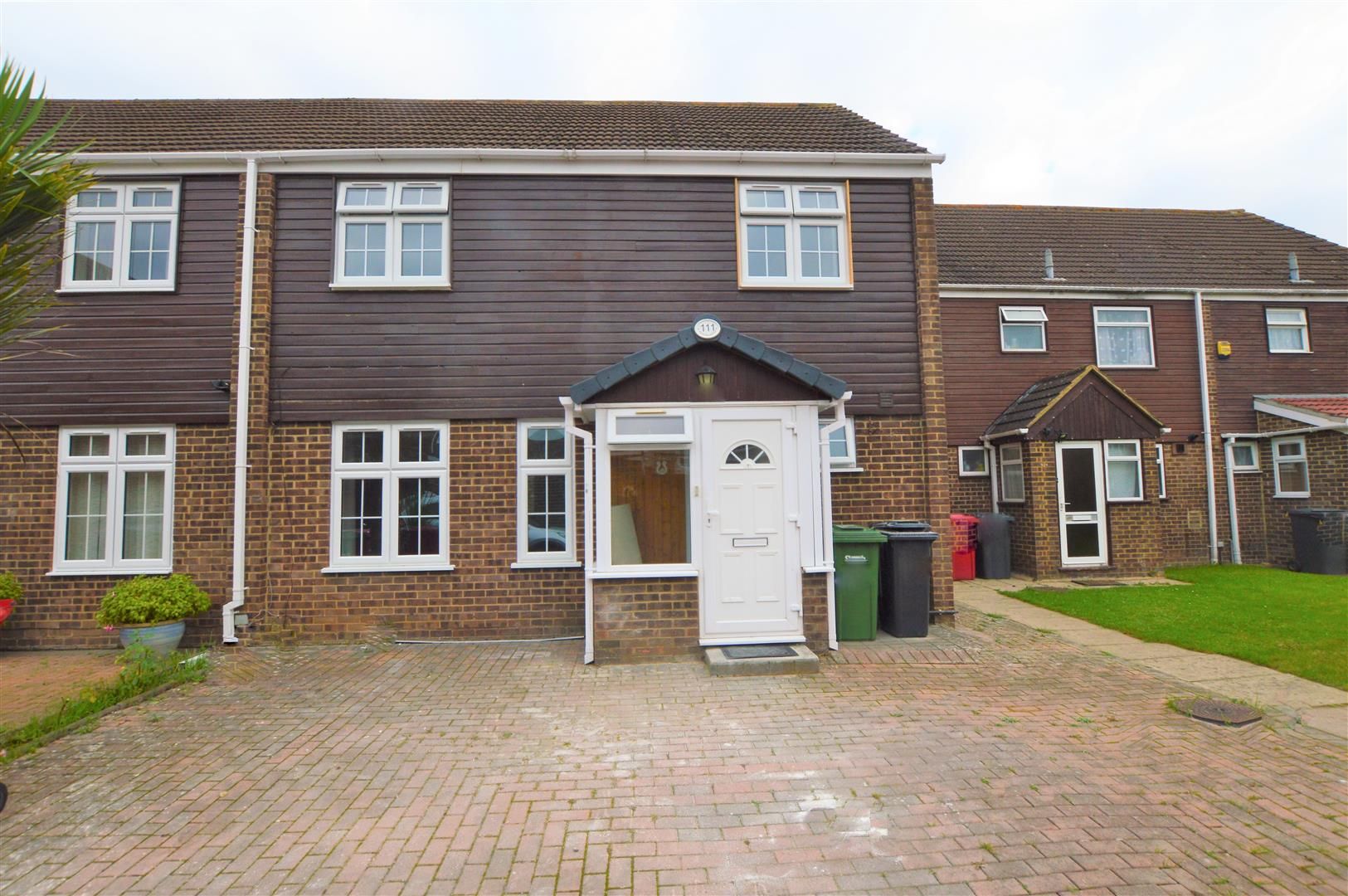 3 bed terraced house to rent in Rochfords Gardens, Slough SL2 Zoopla