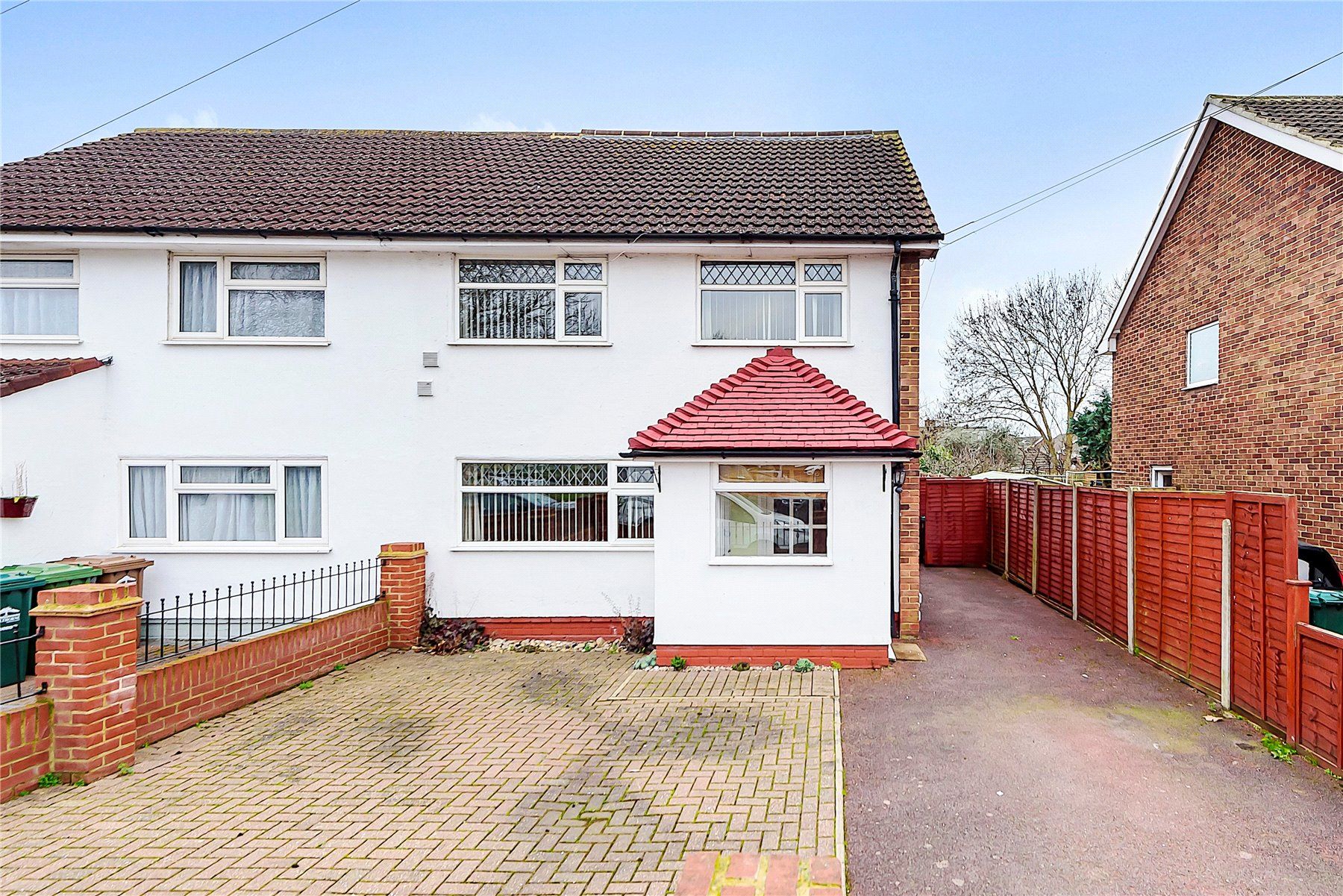 4 bed semidetached house for sale in Comet Road, Stanwell, Staines