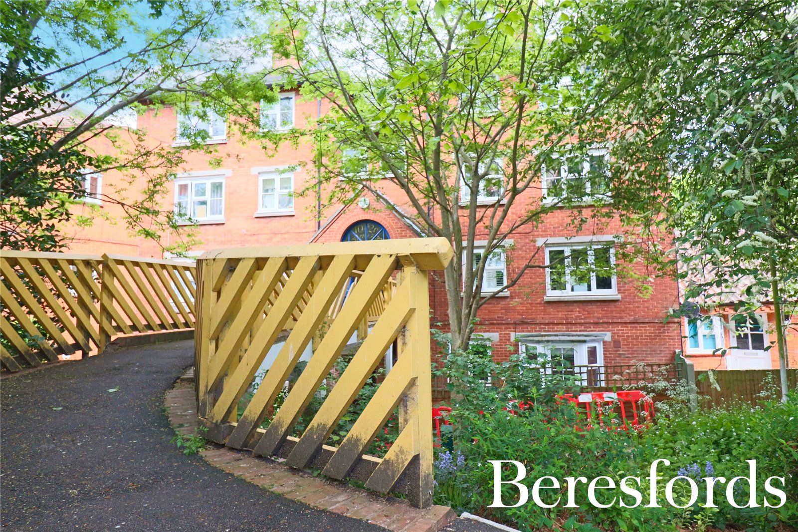 1 bed flat for sale in Lower Street, Noak Bridge SS15 Zoopla