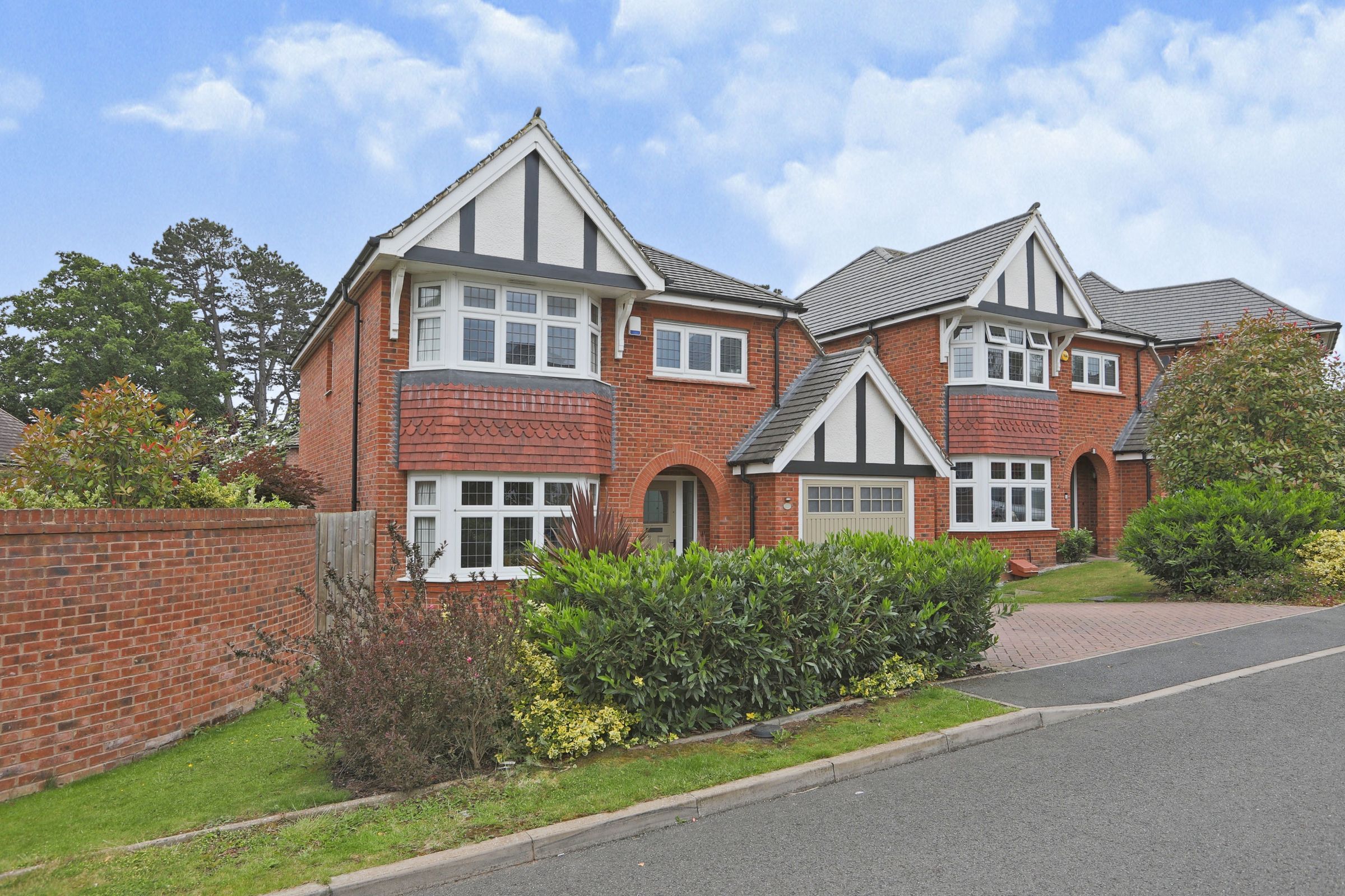 3 bed detached house for sale in Jupiter Road, Evesham, Worcestershire