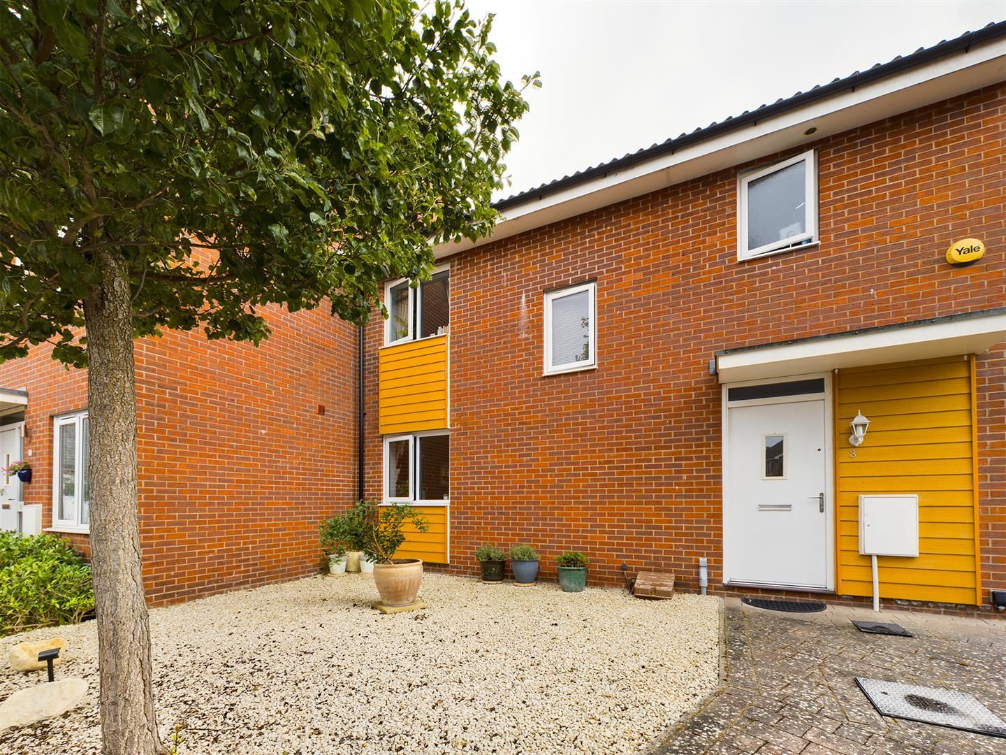 3 bed semidetached house for sale in Edmund Court, Basingstoke RG24