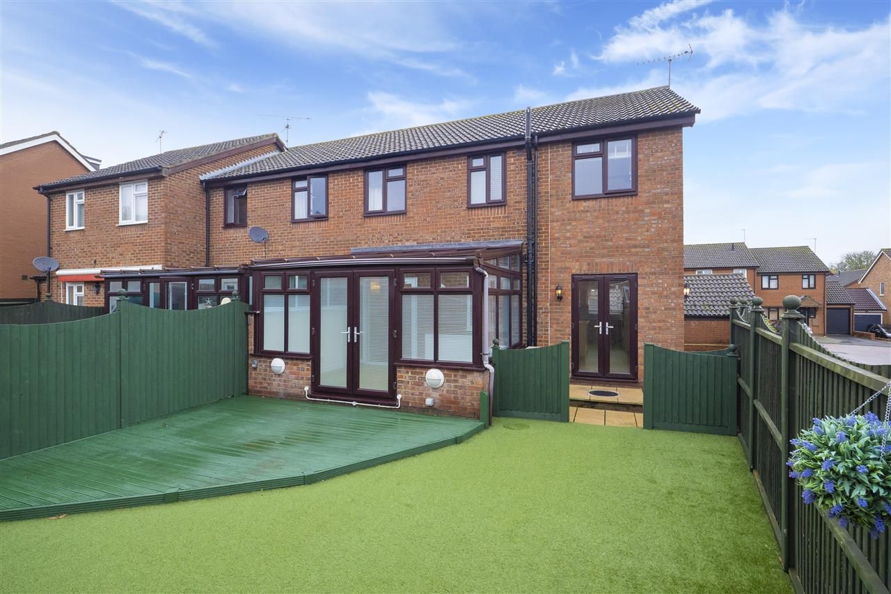 4 bed end terrace house for sale in Crownfields, Weavering, Maidstone