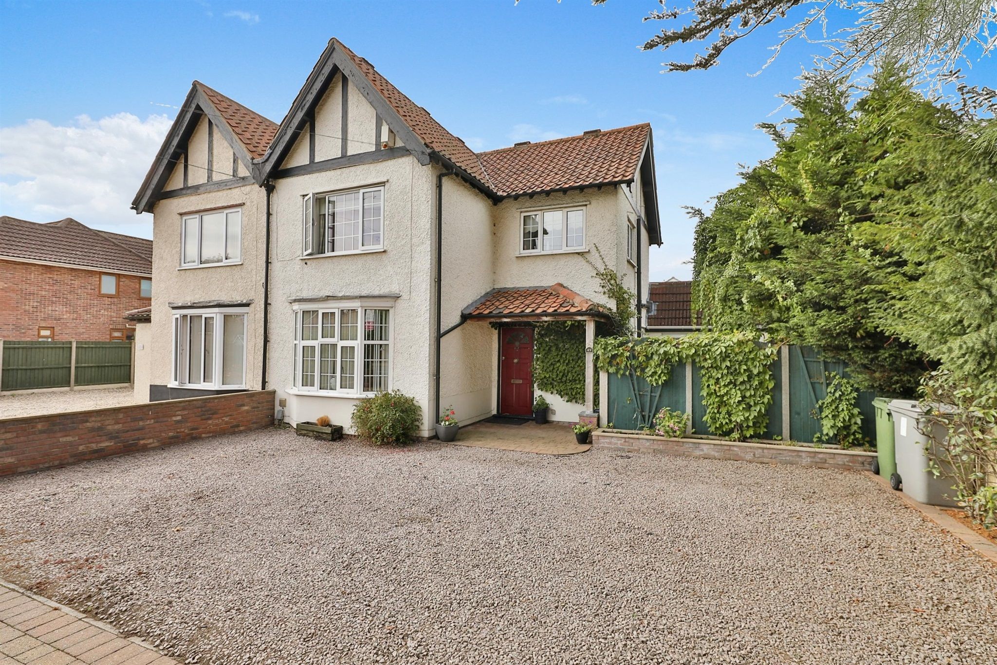 4 bed semidetached house for sale in Cromer Road, Hellesdon, Norwich