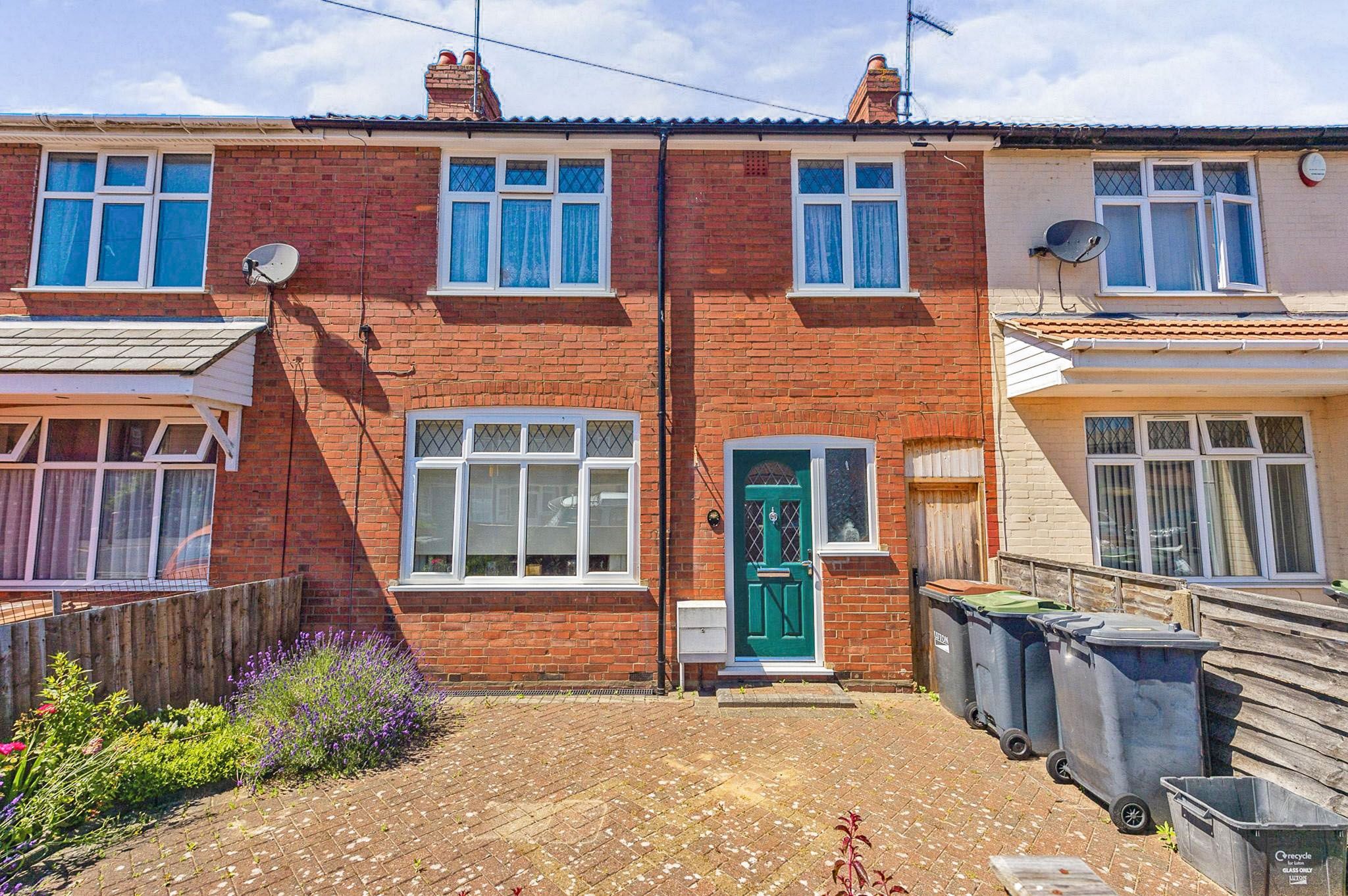3 bed terraced house for sale in Gardenia Avenue, Luton, Bedfordshire