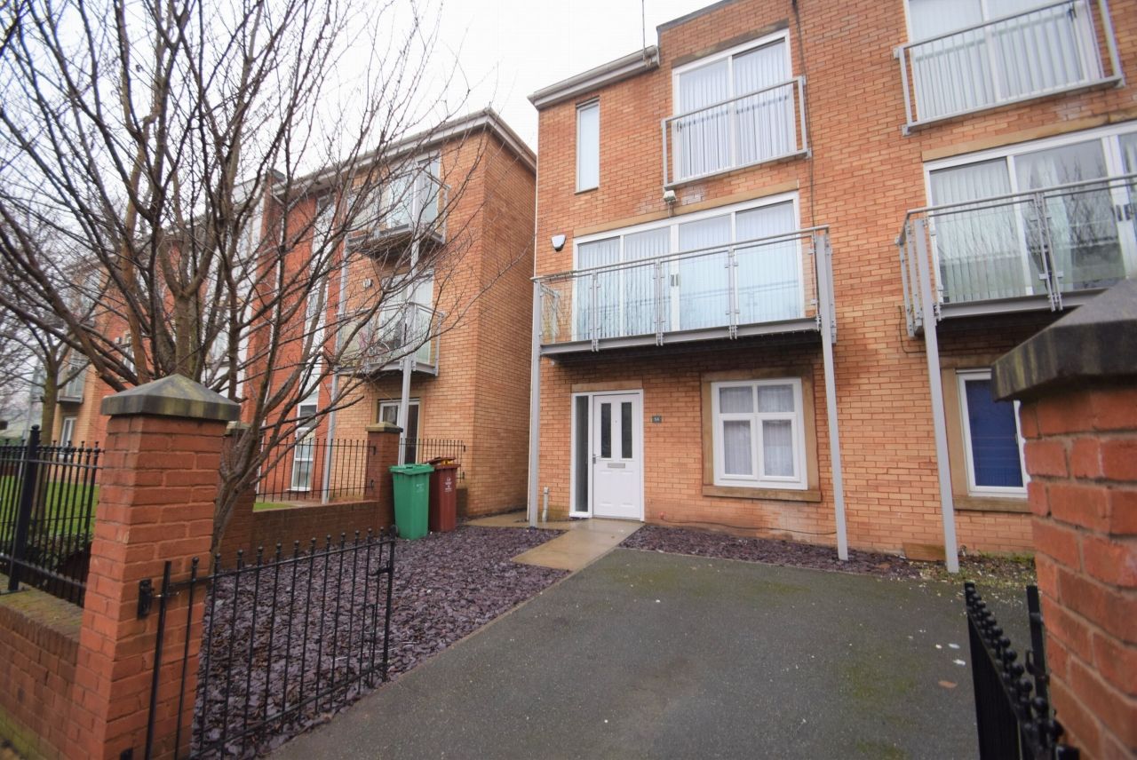 4 bed town house to rent in Chevassut Street, Hulme, Manchester, 5Lr