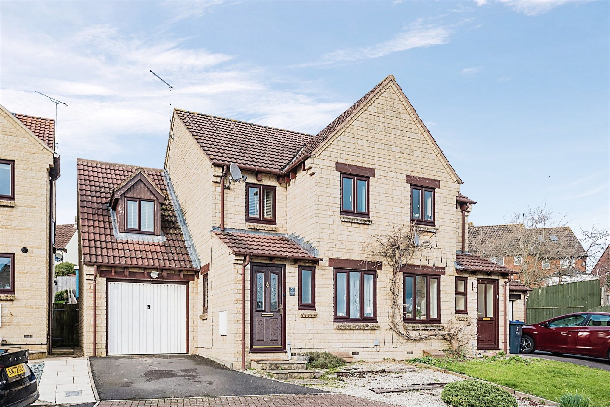 4 bed semidetached house for sale in Roebuck Close, Royal Wootton