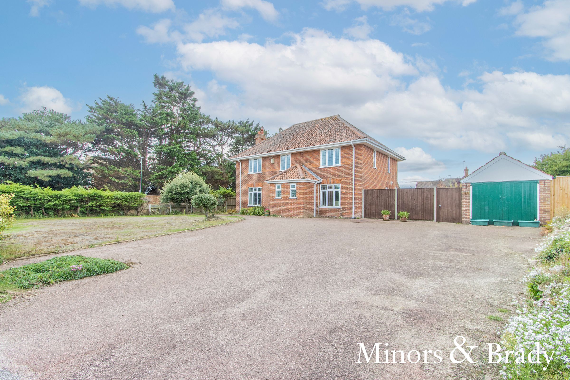 4 bed detached house for sale in Gunton Cliff, Lowestoft NR32 Zoopla