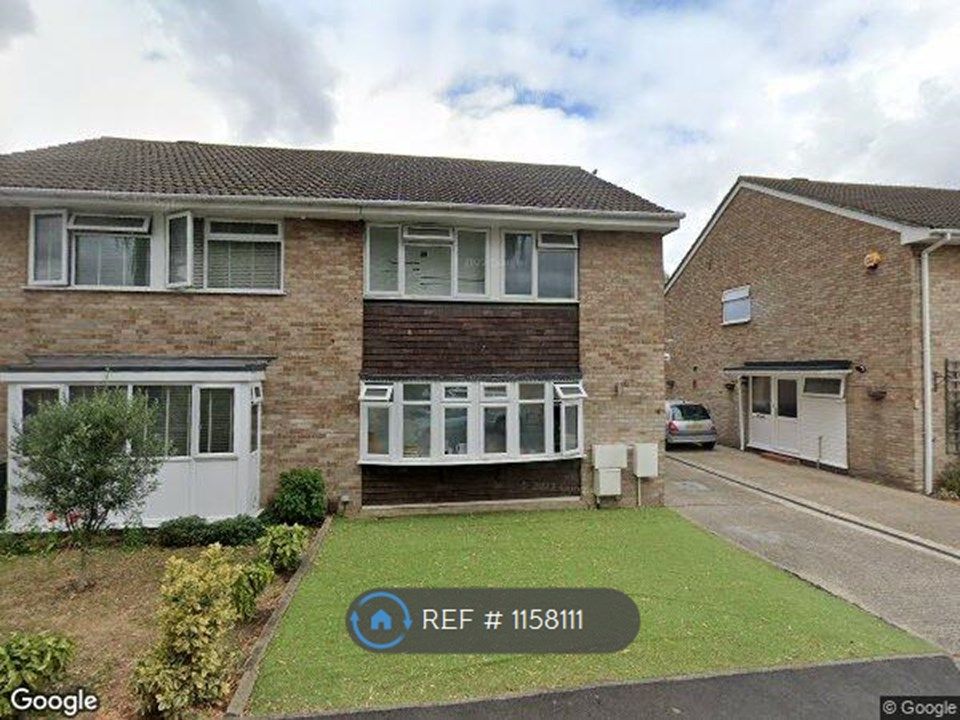 Room to rent in Hoylake Gardens, Mitcham CR4 Zoopla