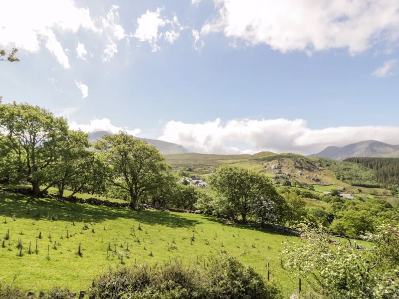 2 bed detached house for sale in Ciltwllan, Gerlan, Bethesda, Bangor