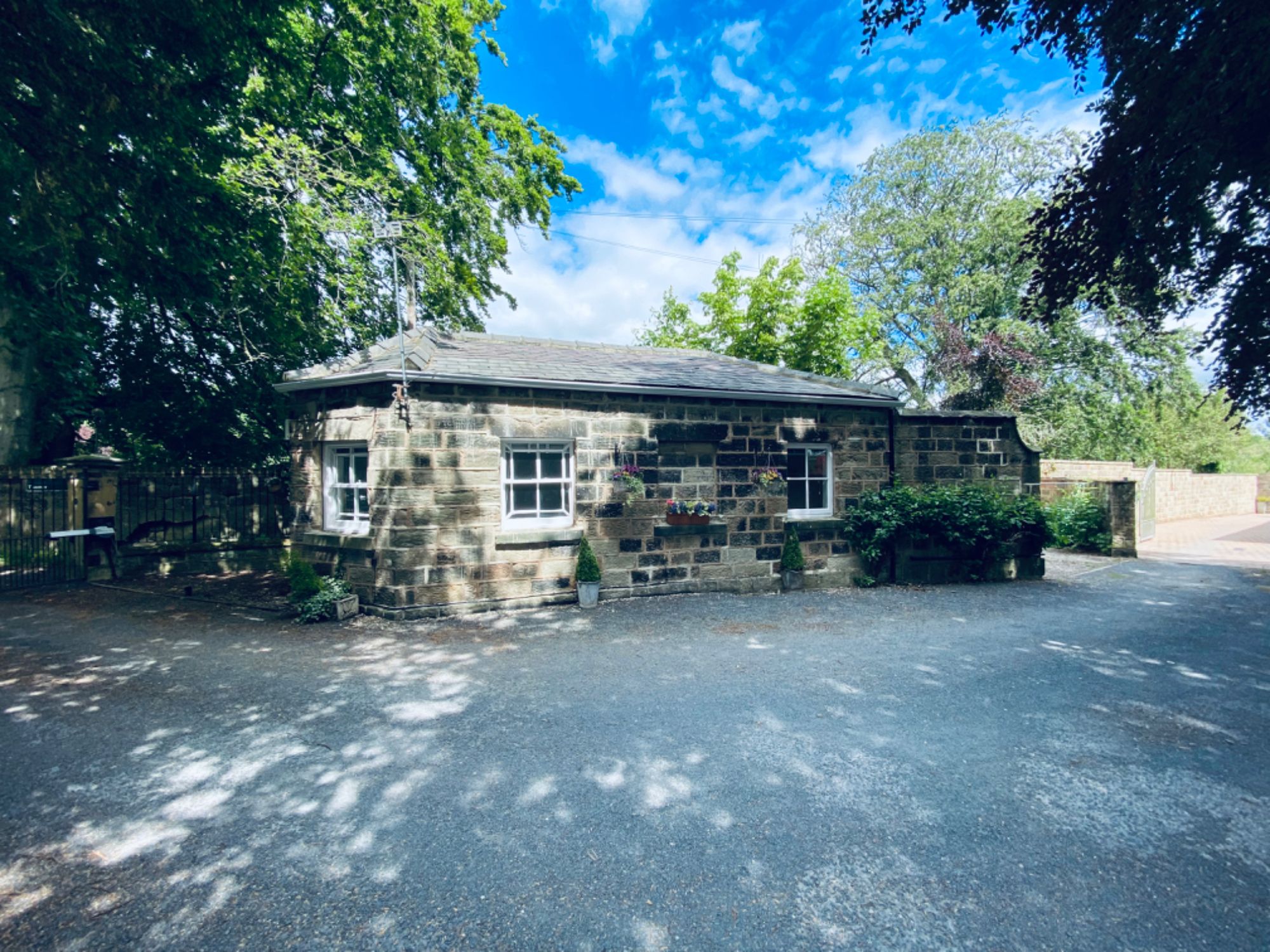 1 bed detached house for sale in Wetherby Road, Scarcroft, Leeds LS14