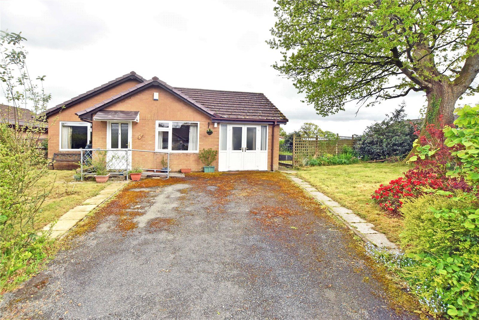 2 bed bungalow for sale in Meadowlands, NewbridgeOnWye, Llandrindod