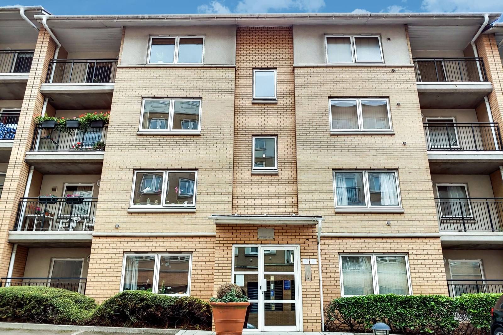 Sail Court, Canary Wharf, London E14  