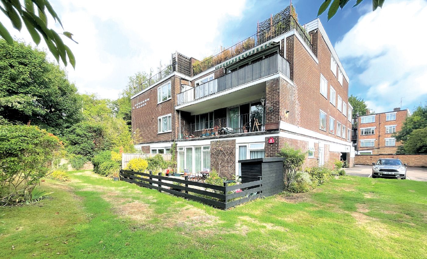 2 bed flat for sale in October Place, Holders Hill Road, London NW4