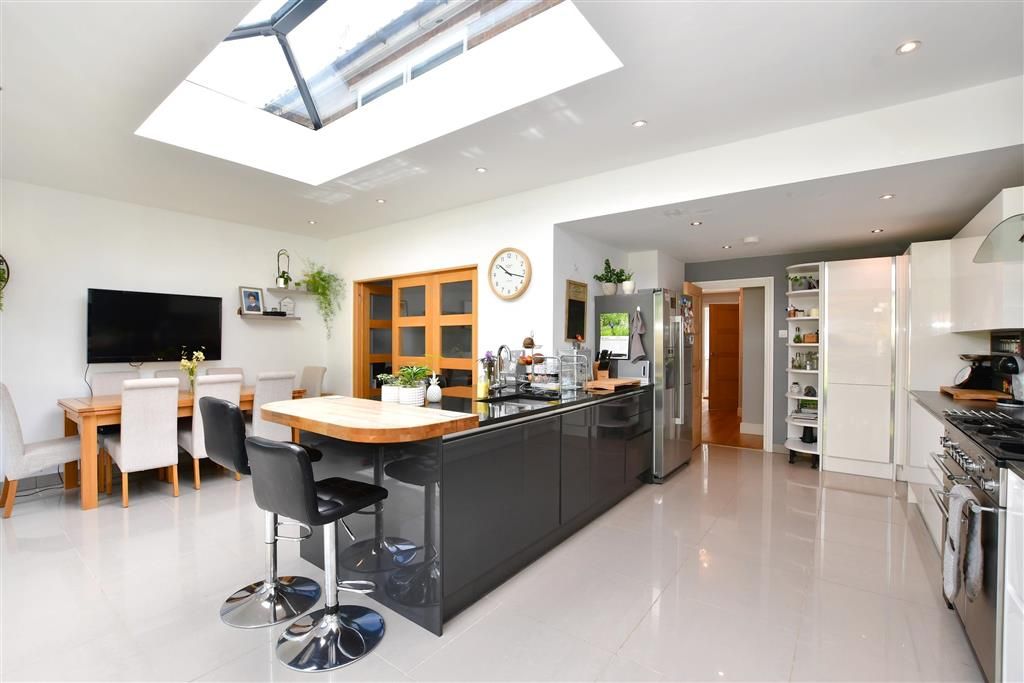 3 bed semidetached house for sale in Ridgeway, Pembury, Tunbridge