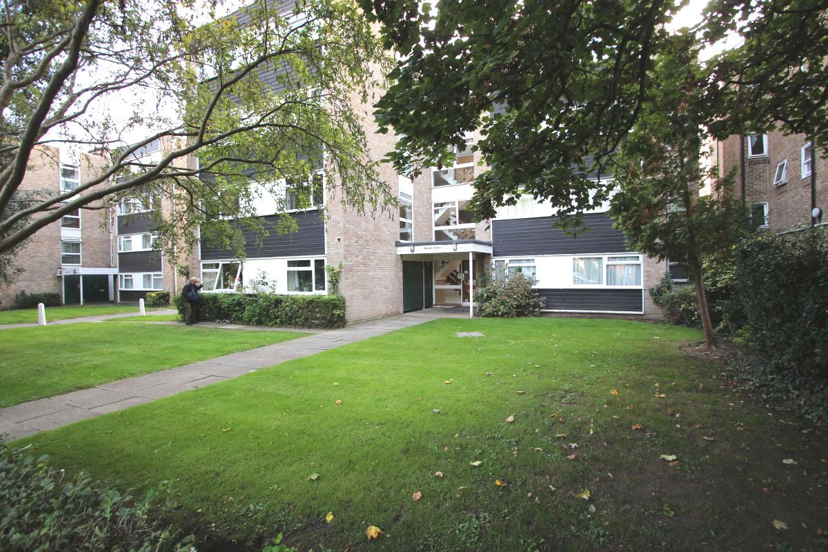 2 bed flat to rent in The Avenue, Surbiton KT5 Zoopla