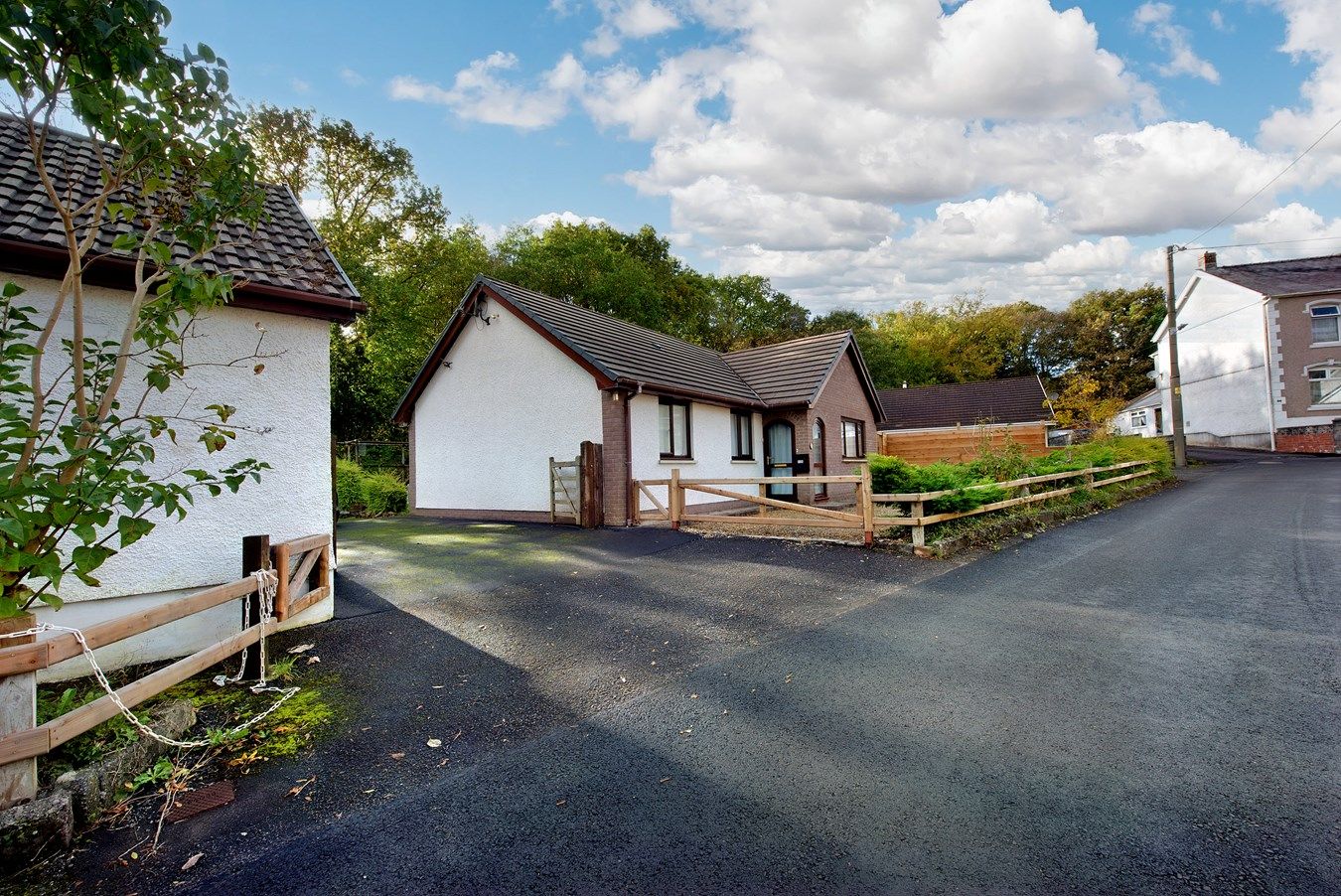 3 bed detached bungalow for sale in Cwmfferws Road, Tycroes, Ammanford