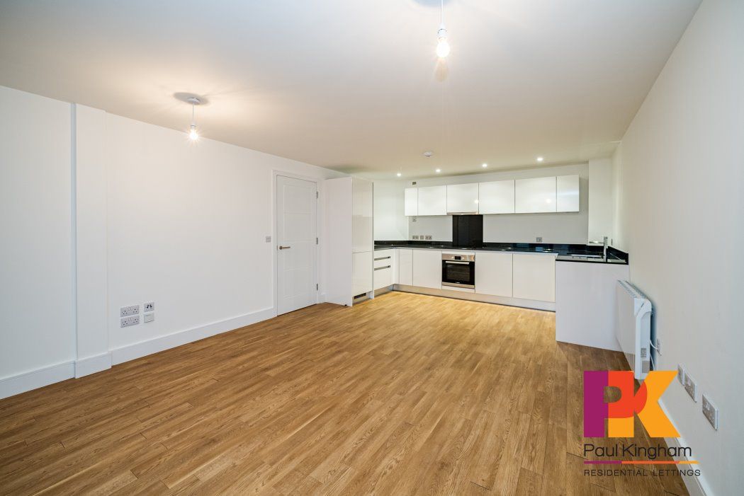 2 bed property to rent in The Parade, Bourne End SL8 Zoopla